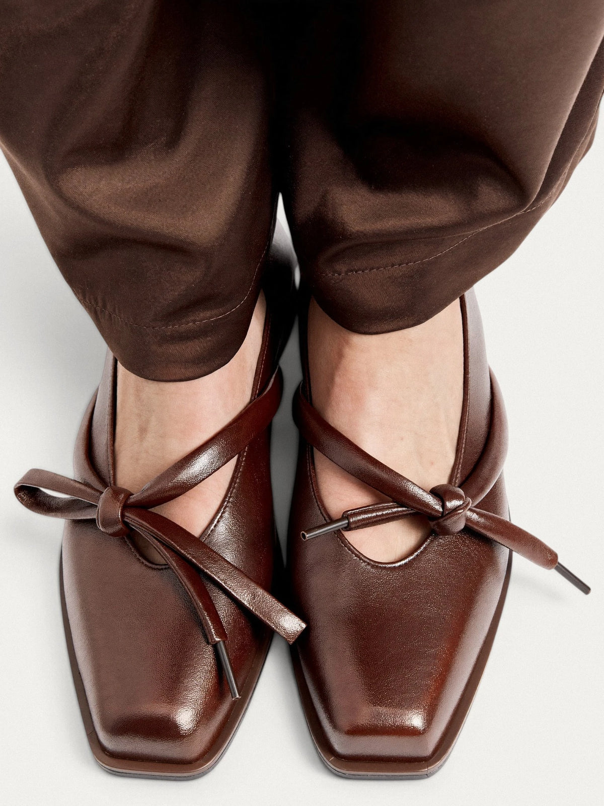 Bow Strap Flat